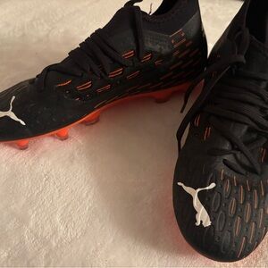 Puma Men's Black and Orange Athletic Shoes